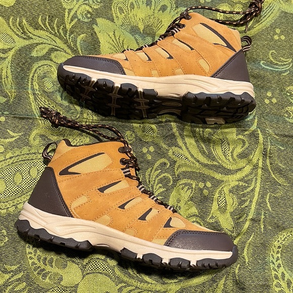 New Avalanche Hiking Boots - Picture 3 of 6